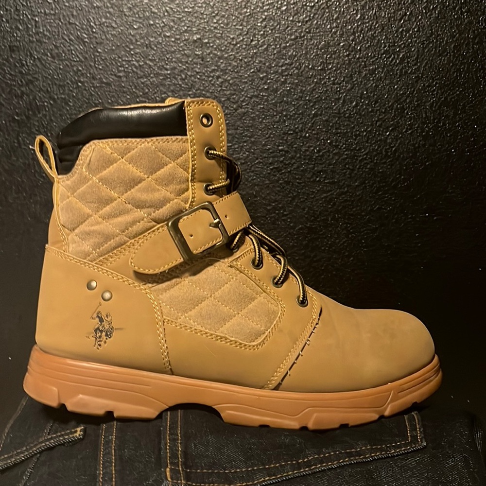 Size 9 mens polo boots they just don’t fit me great pair of boots